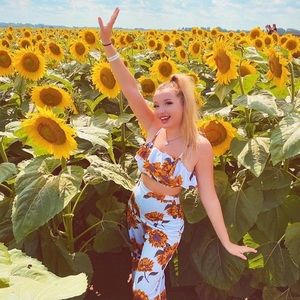 Missguided sunflower white pants ruffle top set